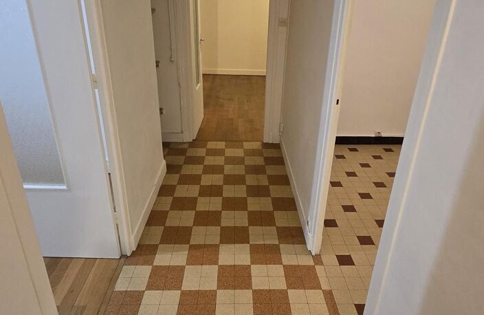 Location appartement 3 pièces 64 m² à Grenoble (38000) — photo 2