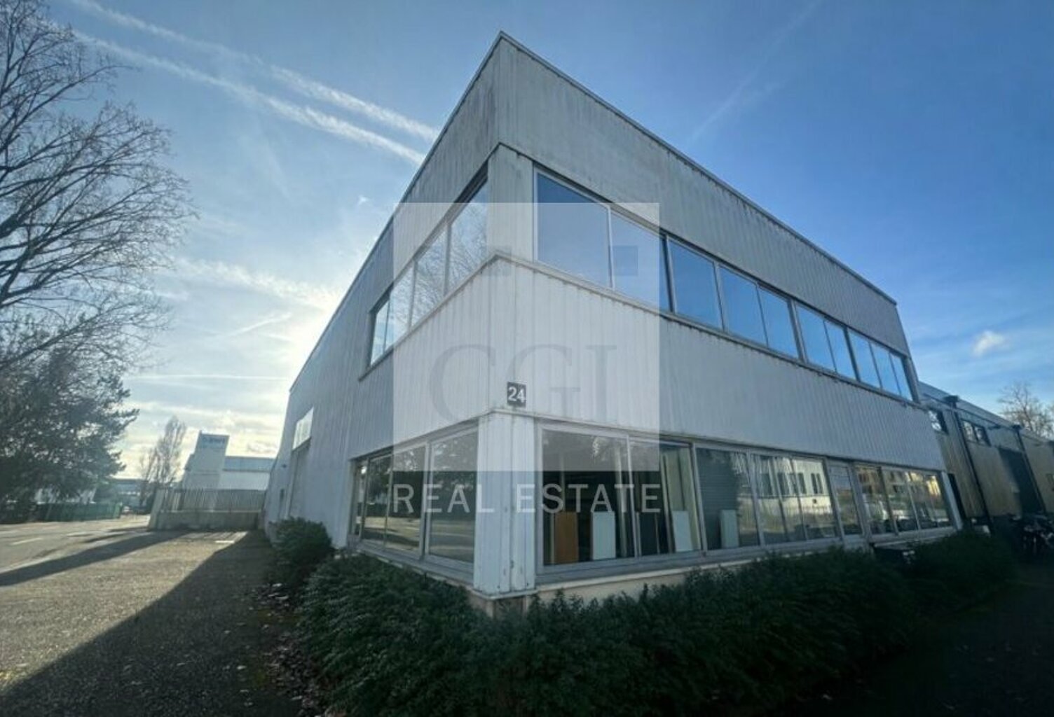 BUREAUX à LOUER — photo 1
