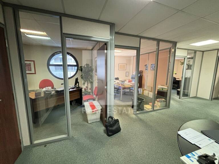 BUREAUX à LOUER — photo 1
