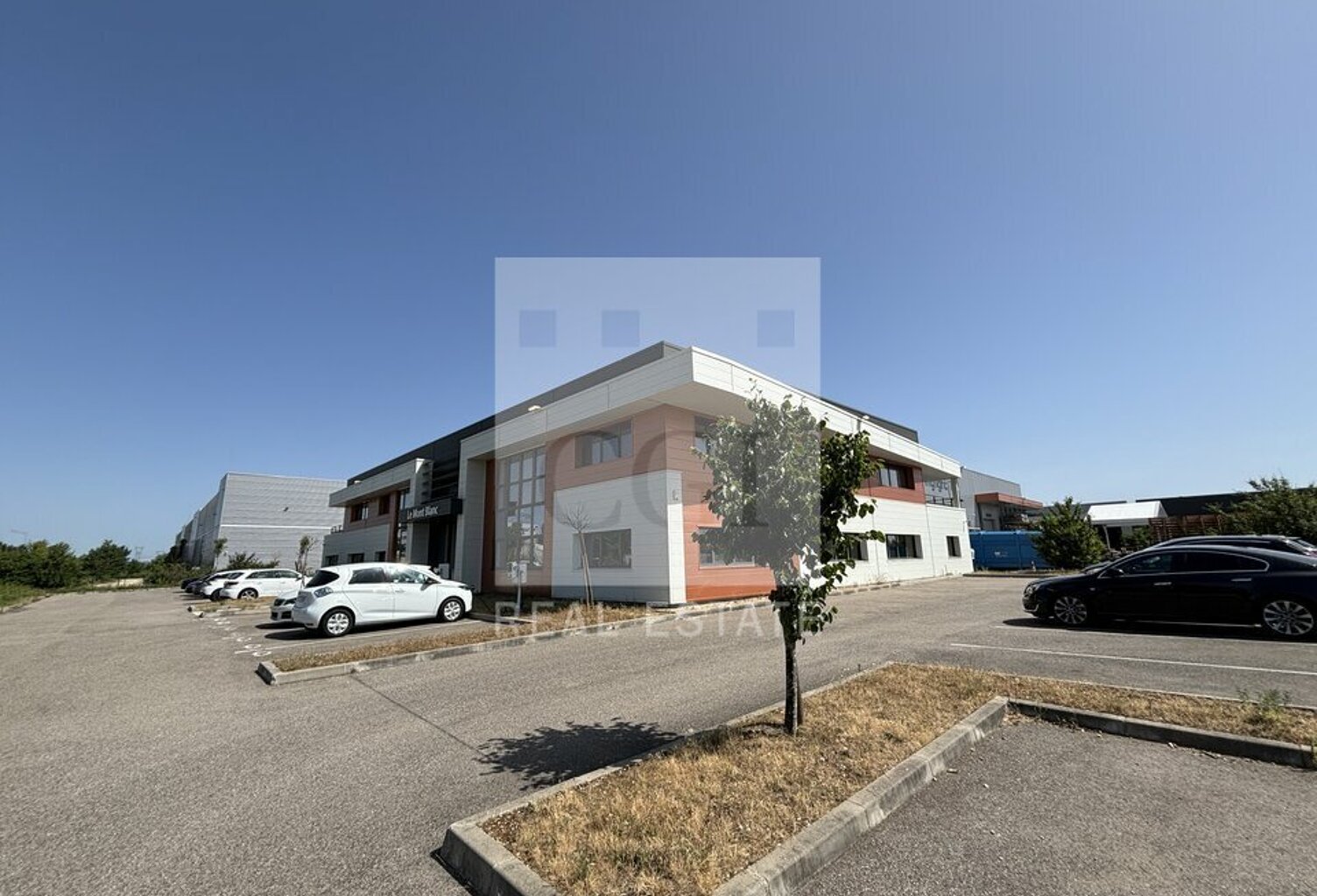 LOCAL D'ACTIVITE à VENDRE — photo 1