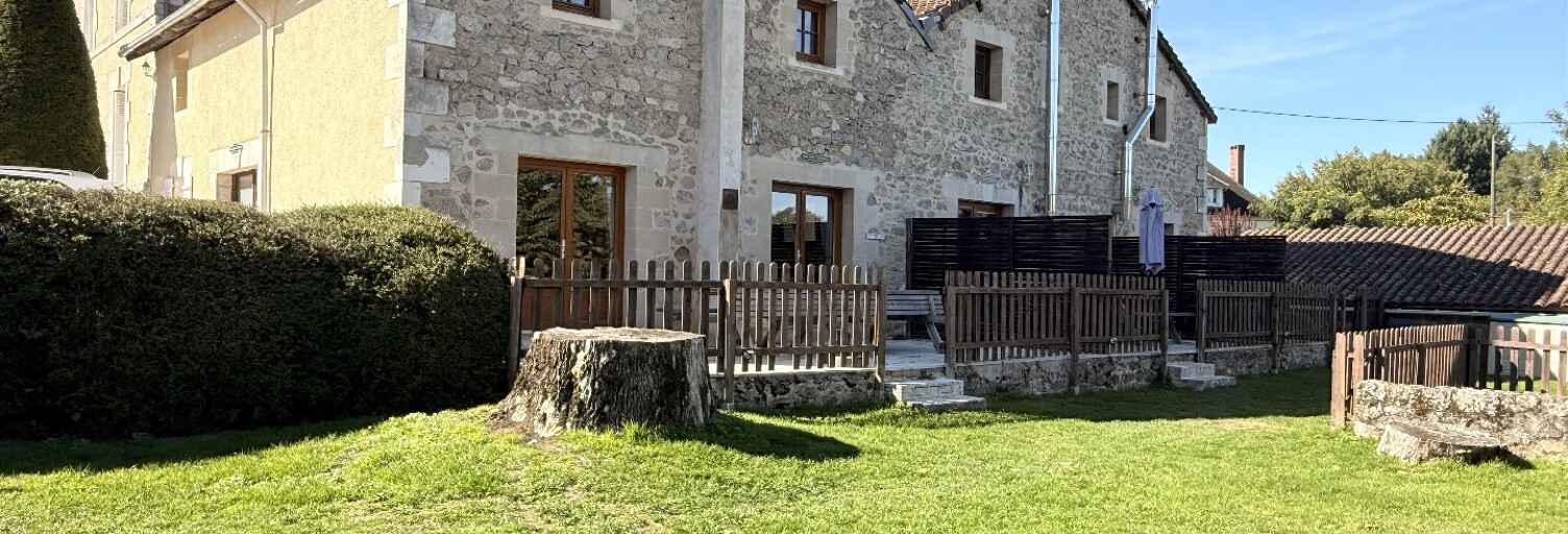 Maison 19 Pièces 480 m² à vendre à Piégut-Pluviers (24360)