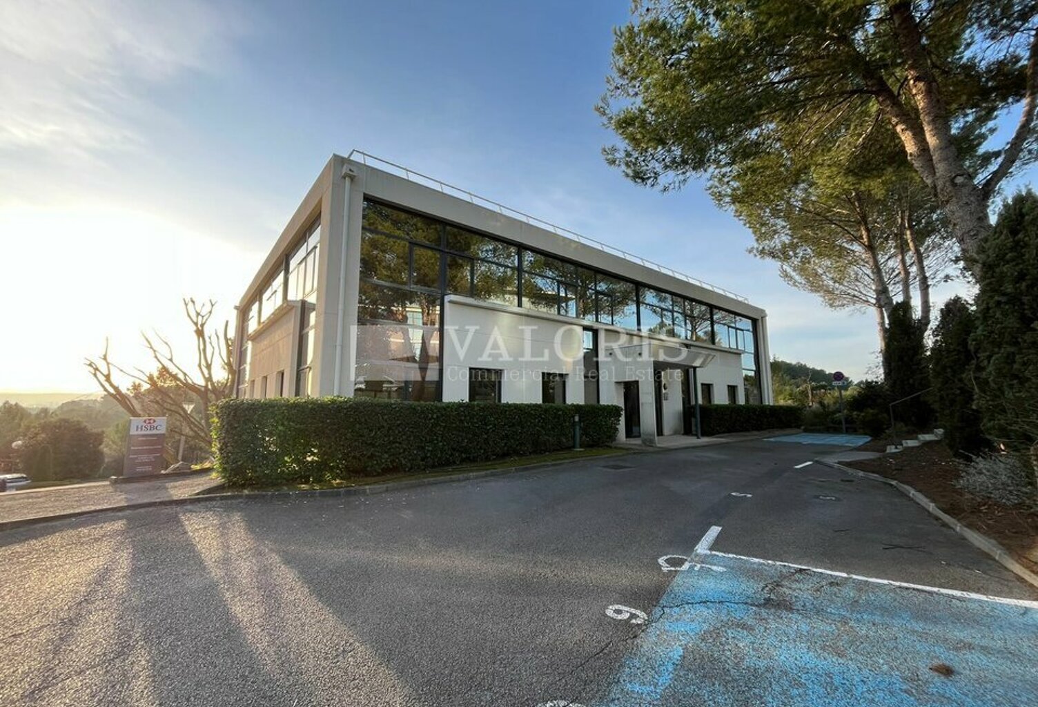 BUREAUX à LOUER — photo 1
