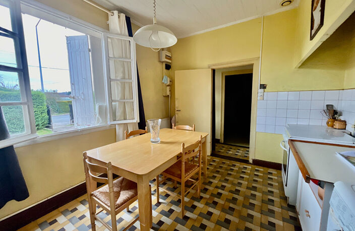 Secteur Sainte-Livrade-sur-Lot, à 5 minutes de toutes les commodités, venez découvrir cette jolie maison de plain-pied à rénover d'environ 86,80 m² habitables sur une parcelle de 500 m². Elle se compose d'une entrée de 3,31 m² desservant un salon de 11,25 — photo 4