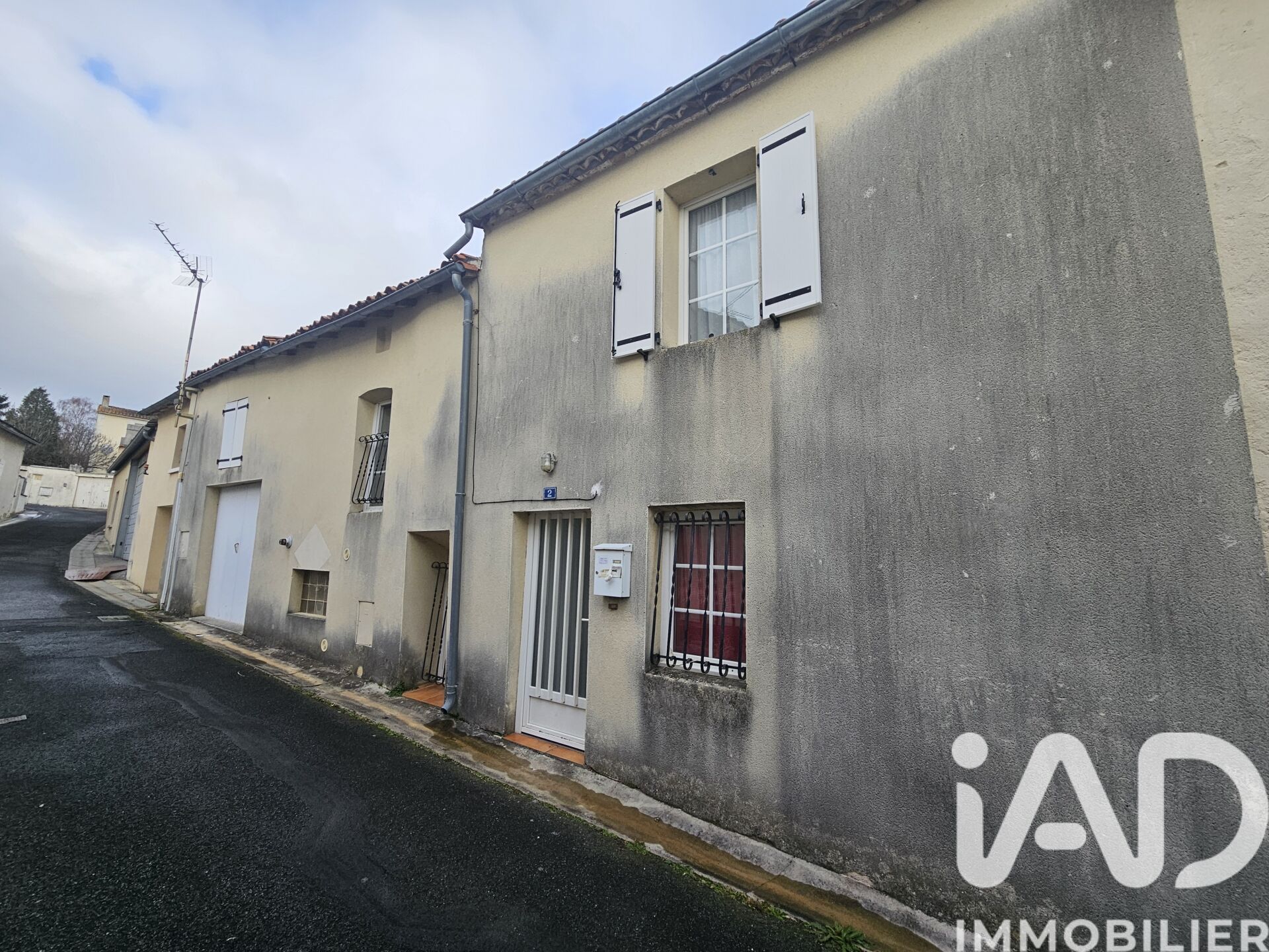St-Amant-De-Boixe - 69m² - 3p. - 2ch.