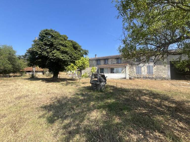 Maison en pierre de 9 pièces principales — photo 1
