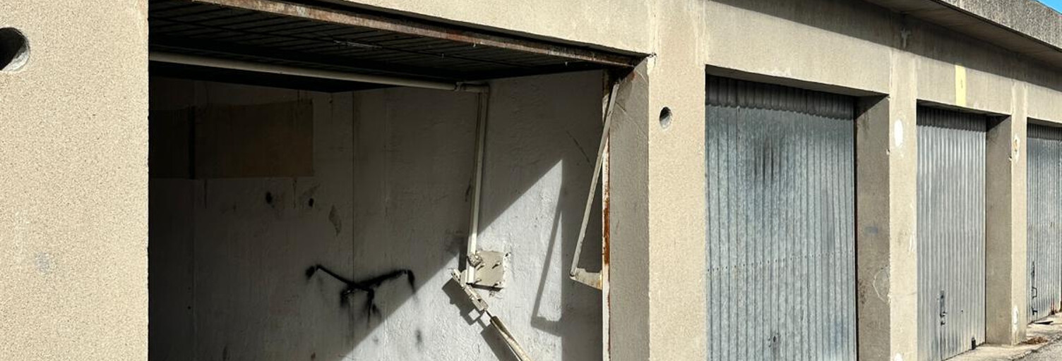 Garage   m² à louer à Marseille 9 (13009)