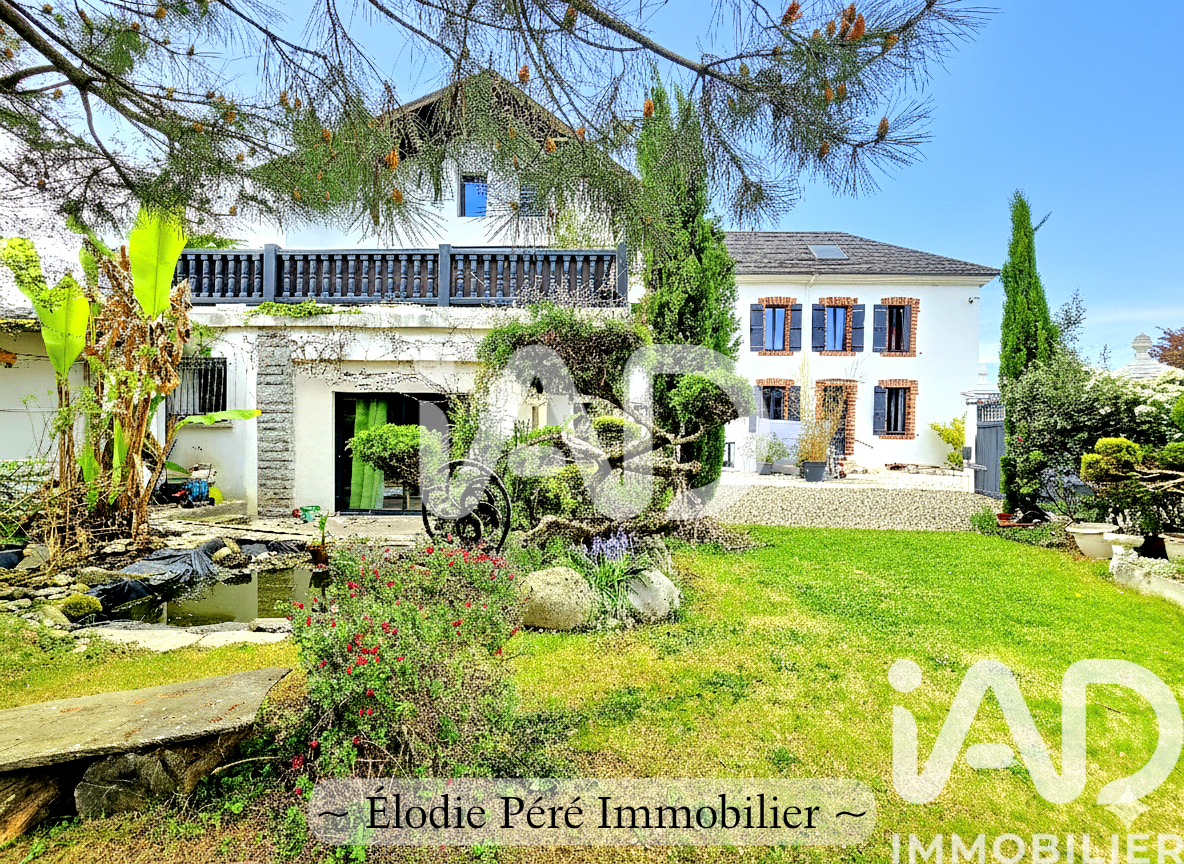 Tarbes - 382m² - 1p.