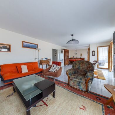 Appartement 5 pièces 234300 €