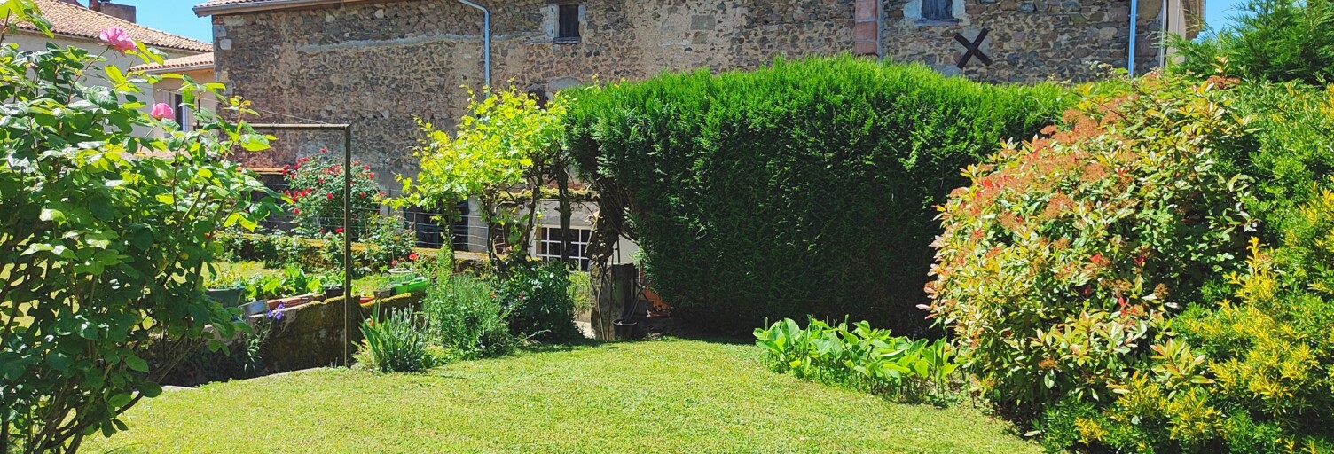 Maison 8 Pièces 235 m² à vendre à Terres-de-Haute-Charente (16270)