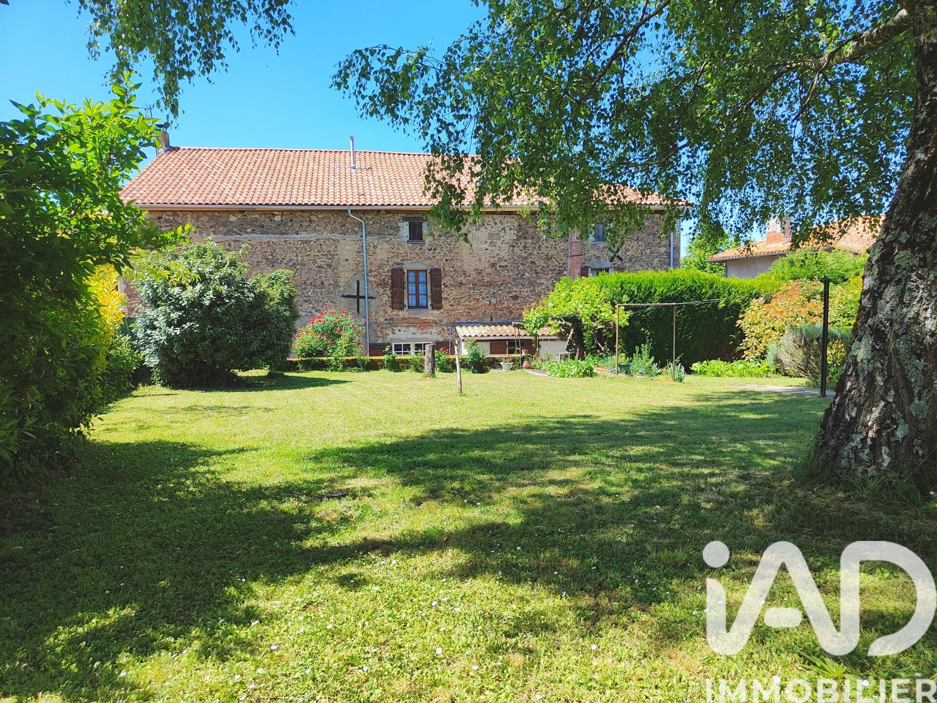 Roumazieres-Loubert - 235m² - 8p. - 2ch.
