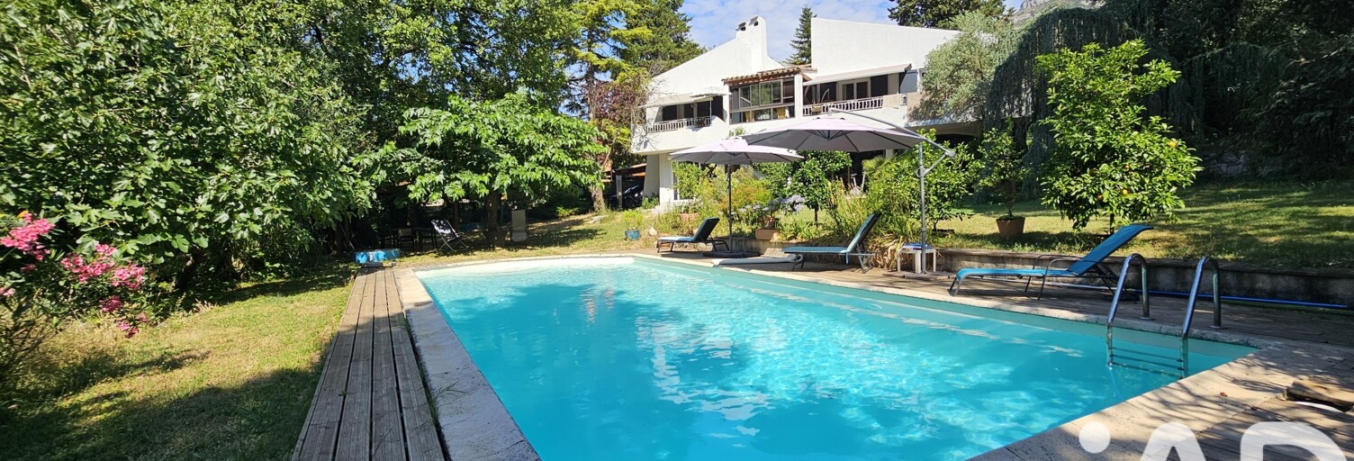 Maison 6 Pièces 204 m² à vendre à Saint-Jeannet (06640)