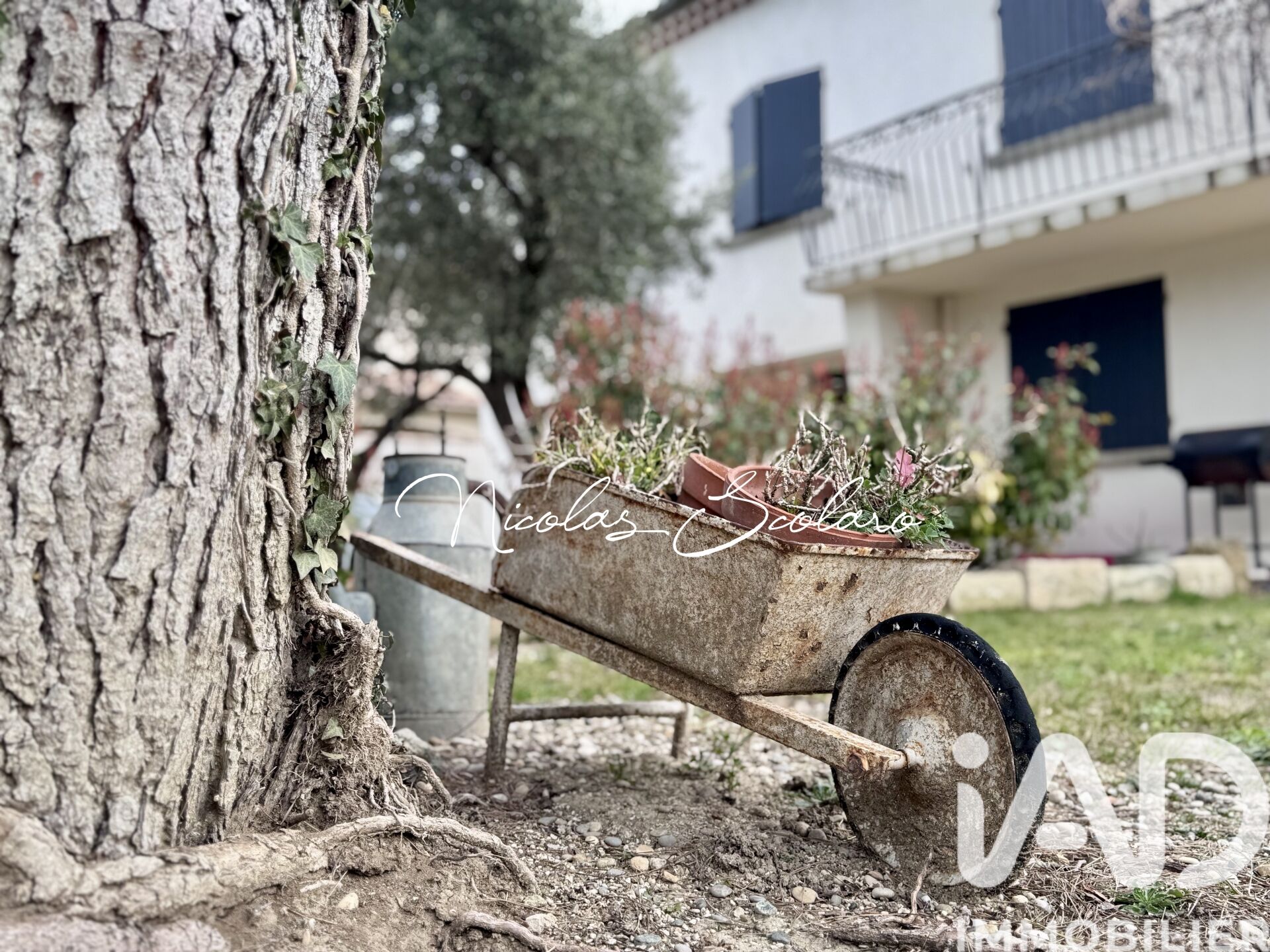 Entraigues-Sur-La-Sorgue - 145m² - 6p. - 4ch.