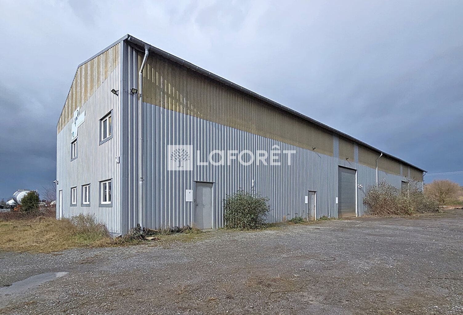 Bâtiment à usage professionnel Lacq 864m² — photo 1