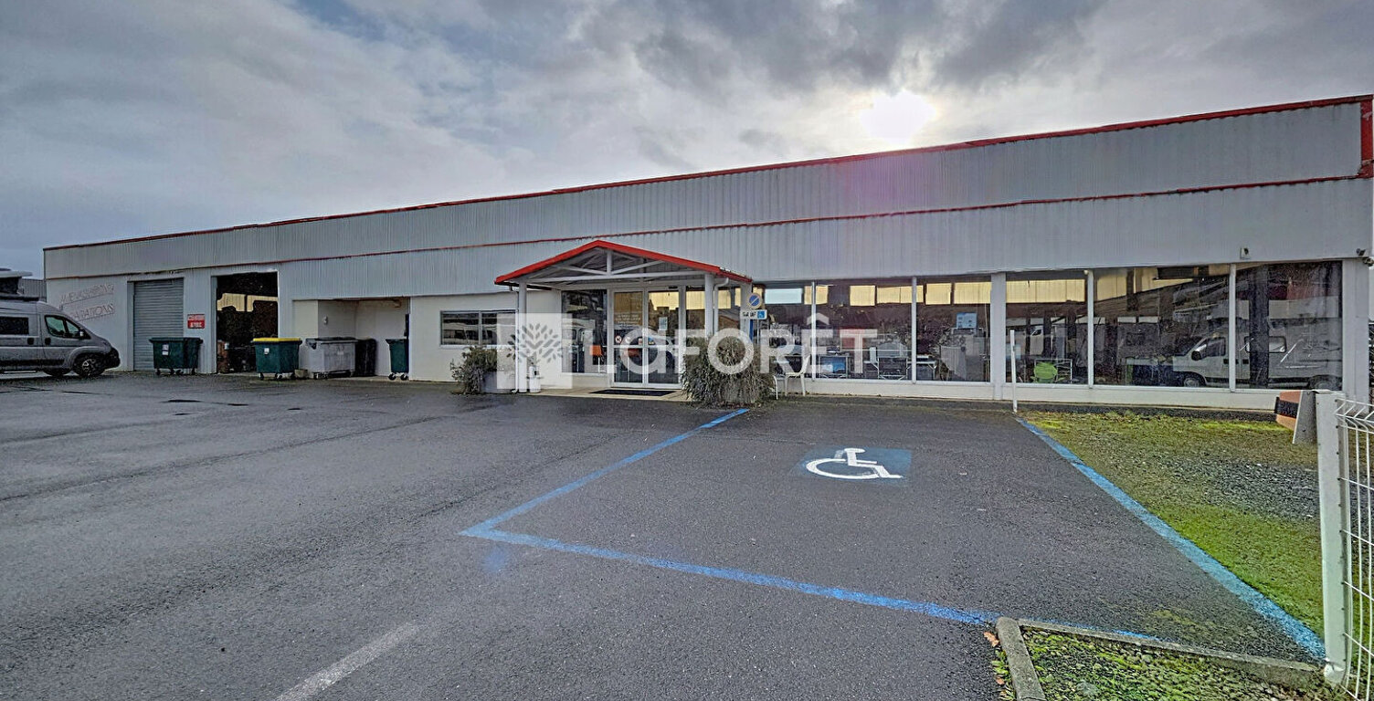 Bâtiment à usage professionnel et commercial Artix 629m² — photo 1