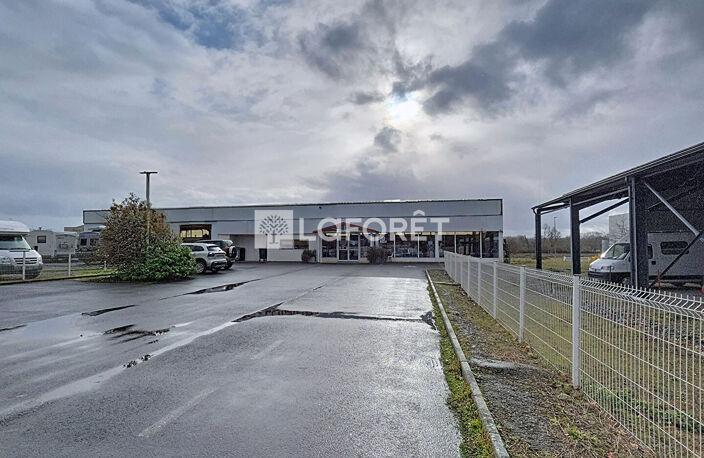 Bâtiment à usage professionnel et commercial Artix 629m² — photo 2