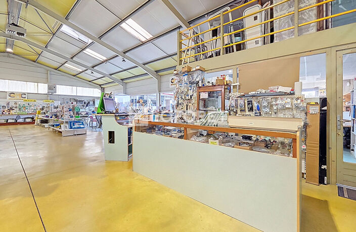 Bâtiment à usage professionnel et commercial Artix 629m² — photo 5