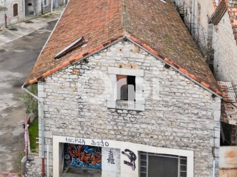 Bâtiment en pierre à rénover, fort potentiel, proche centre — photo 1