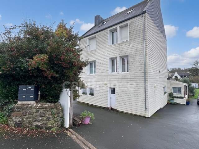 A VENDRE QUIMPER (29) - Immeuble de rapport sans copropriété avec 4 appartements d'une surface habitable de 220 m² - Terrain 600 m² — photo du bien