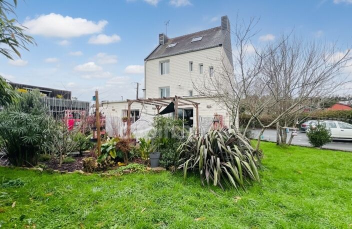 A VENDRE QUIMPER (29) - Immeuble de rapport sans copropriété avec 4 appartements d'une surface habitable de 220 m² - Terrain 600 m² — photo 2