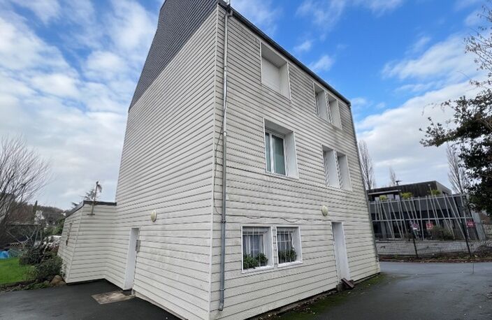 A VENDRE QUIMPER (29) - Immeuble de rapport sans copropriété avec 4 appartements d'une surface habitable de 220 m² - Terrain 600 m² — photo 3