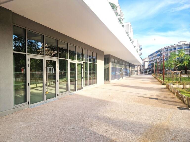 A louer, Local commercial de 85 m², Square Benes, Saint Laurent du Var 06700, Alpes-Maritimes — photo 1
