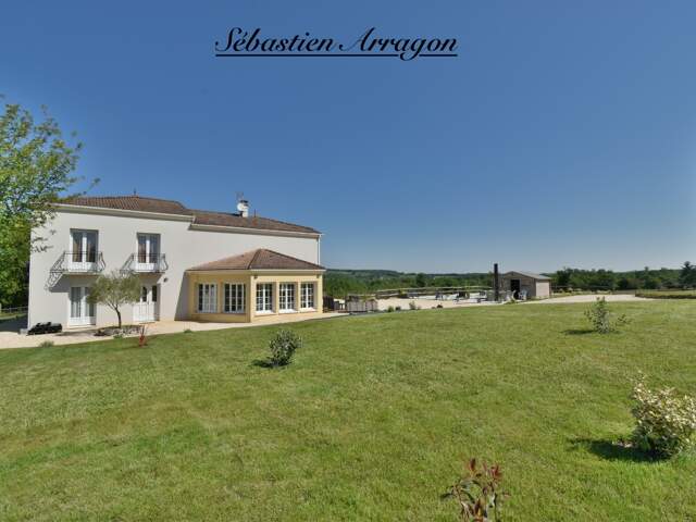 Villa contemporaine 250 m² – 5 chambres – 3 hectares – piscine 18 m – Villeneuve-sur-Lot (47) — photo du bien