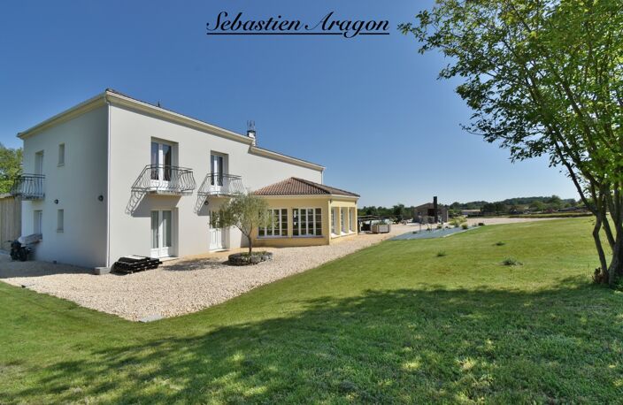 Villa contemporaine 250 m² – 5 chambres – 3 hectares – piscine 18 m – Villeneuve-sur-Lot (47) — photo 2