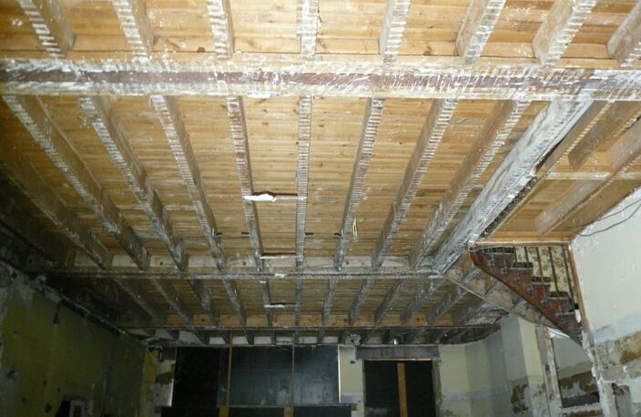 ⚜ COGNAC Rue Piétonne, A vendre IMMEUBLE à RENOVER avec Local Commercial et Logements  ⚜ — photo 4