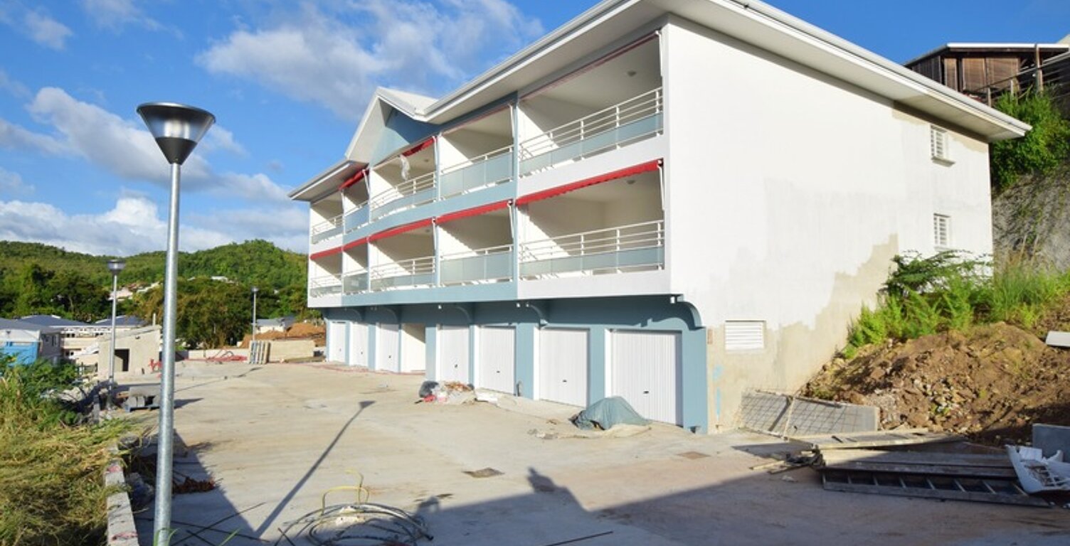 À vendre – Appartement T2 avec varangue 39m2 +Terrasse – Les Trois-Îlets (972) – plage — photo 1