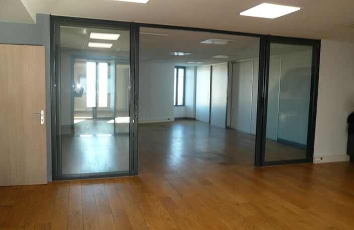 ⚜ COGNAC A Vendre Local/bureau - (Appartement) ⚜ — photo 2