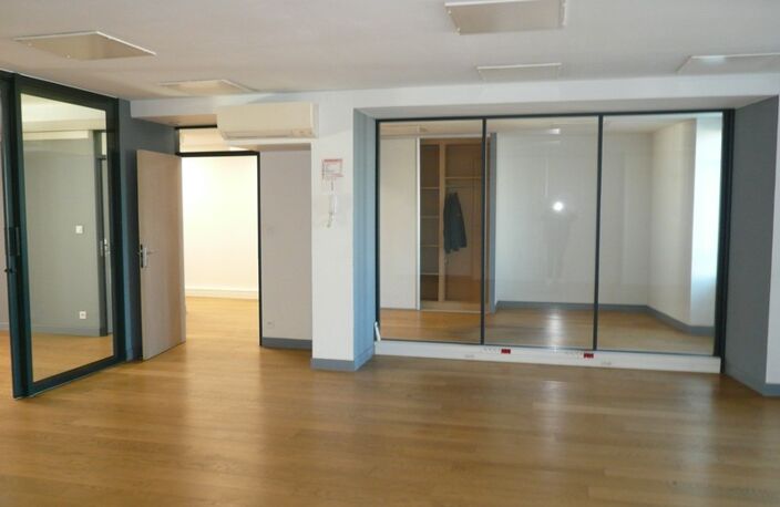 ⚜ COGNAC A Vendre Local/bureau - (Appartement) ⚜ — photo 3