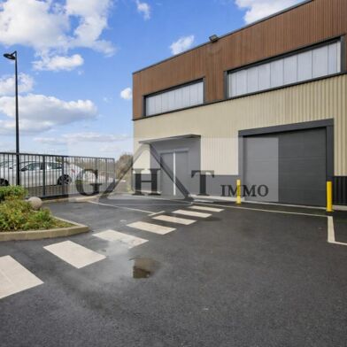 Local industriel  4865 €