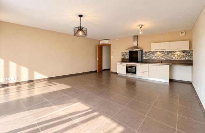 T3 de 70 m2 terrasse et parking — photo 2