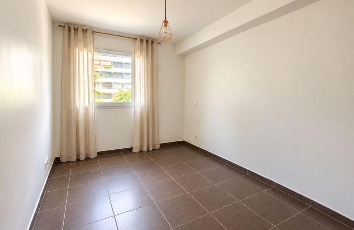 T3 de 70 m2 terrasse et parking — photo 4