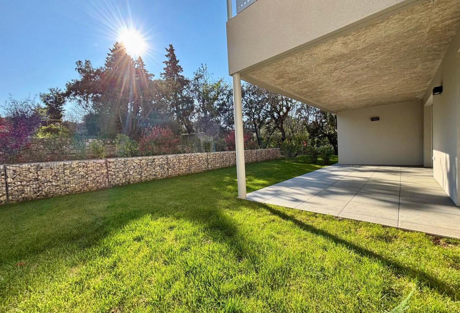 Appartement T3 neuf avec terrasse, jardin et garages — photo 1