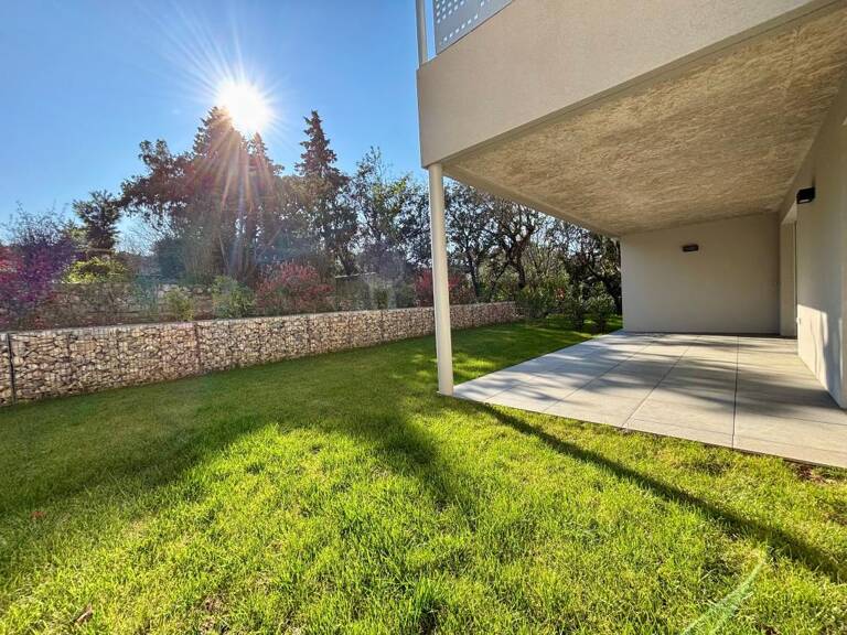 Appartement T3 neuf avec terrasse, jardin et garages — photo 1