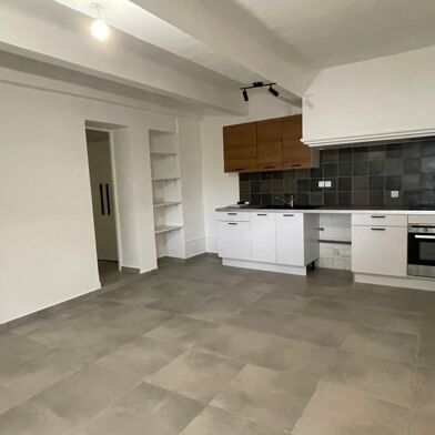 Appartement 3 pièces 890 €