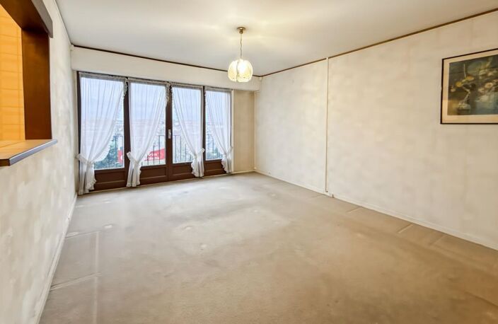 Appartement 3 pièces à vendre Orléans – Rue Xaintrailles | Dernier étage avec potentiel — photo 2