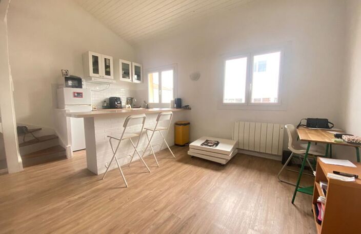 Maison divisée en deux appartements avec jardinet — photo 4