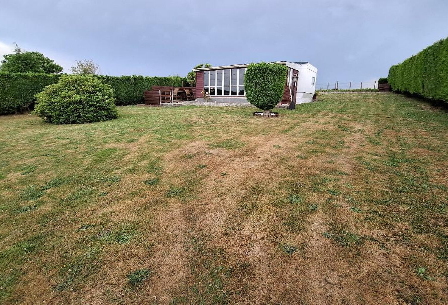 Terrain de loisirs avec mobil-home — photo 1