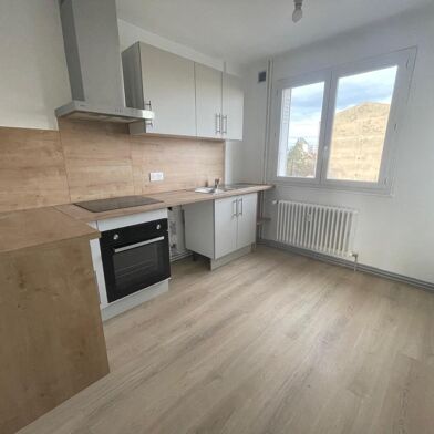 Appartement 4 pièces 740 €