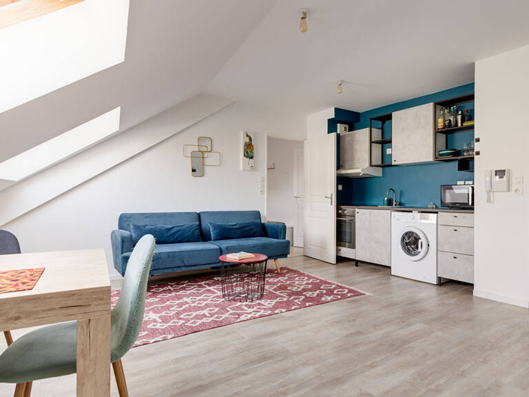 A VENDRE NANTES SAINT CLEMENT LUMINEUX ET SPACIEUX TYPE 2 AU DERNIER ETAGE — photo 1