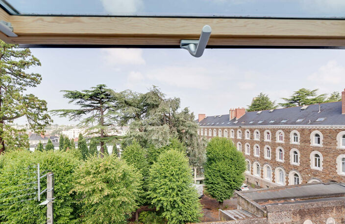 A VENDRE NANTES SAINT CLEMENT LUMINEUX ET SPACIEUX TYPE 2 AU DERNIER ETAGE — photo 3