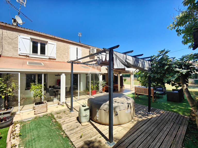 Maison La Crau 7 pièce(s) 141 m2 — photo 1