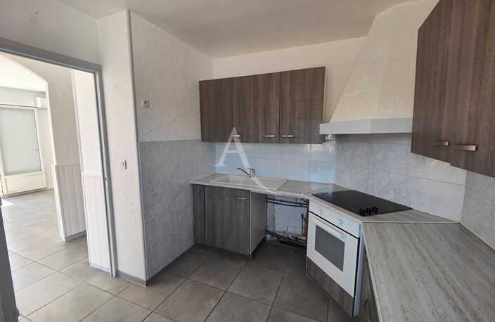 Maison La Crau 7 pièce(s) 141 m2 — photo 3