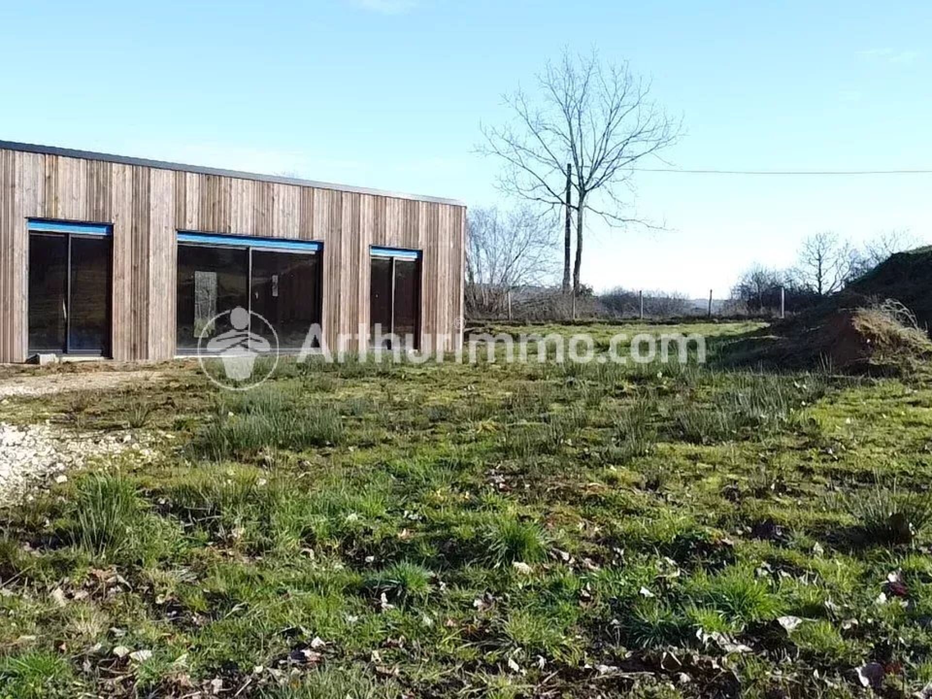 Terrain 250 m² · à Neuvic · 250 m² · 369 000 €