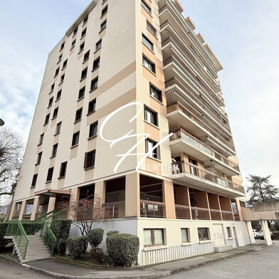 Appartement 3 pièces 951 €