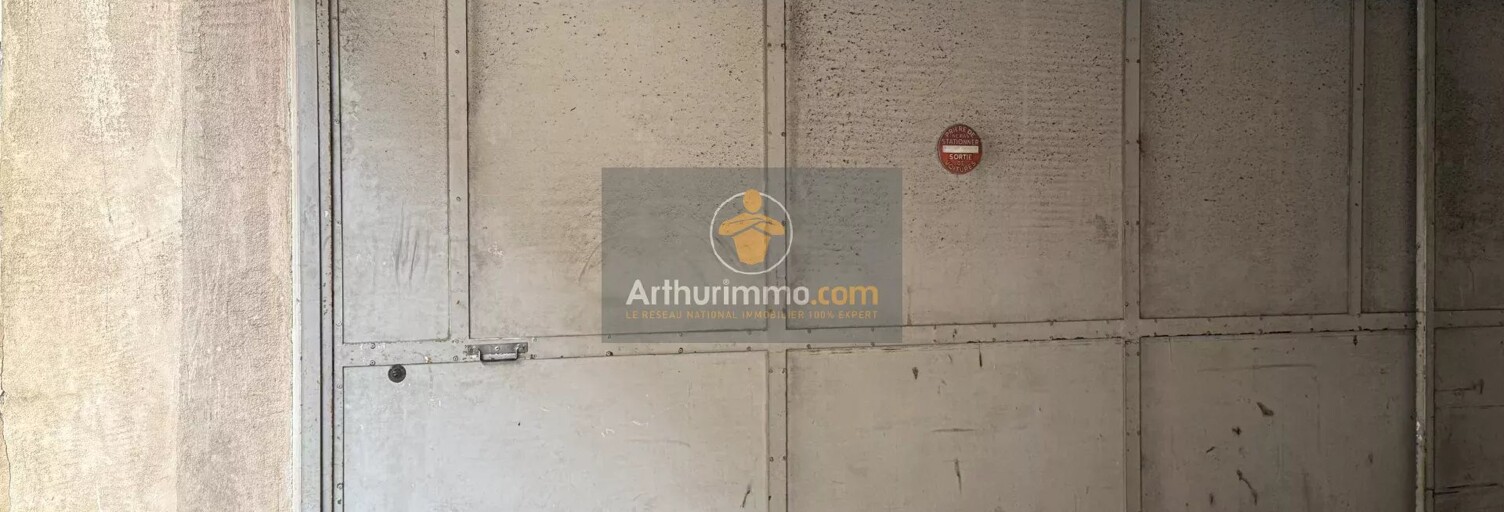 Garage   m² à louer à Apt (84400)