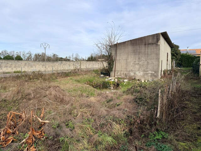 ST ANDRE DE CUBZAC TERRAIN CONSTRUCTIBLE 580 m2 AVEC BÂTIMEN — photo du bien