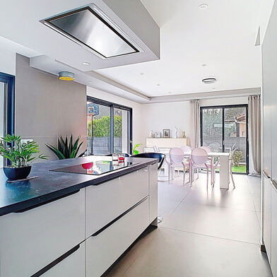 Maison 7 pièces 749000 €